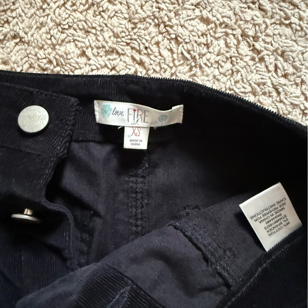 black corduroy button skirt - Picture 2 of 3